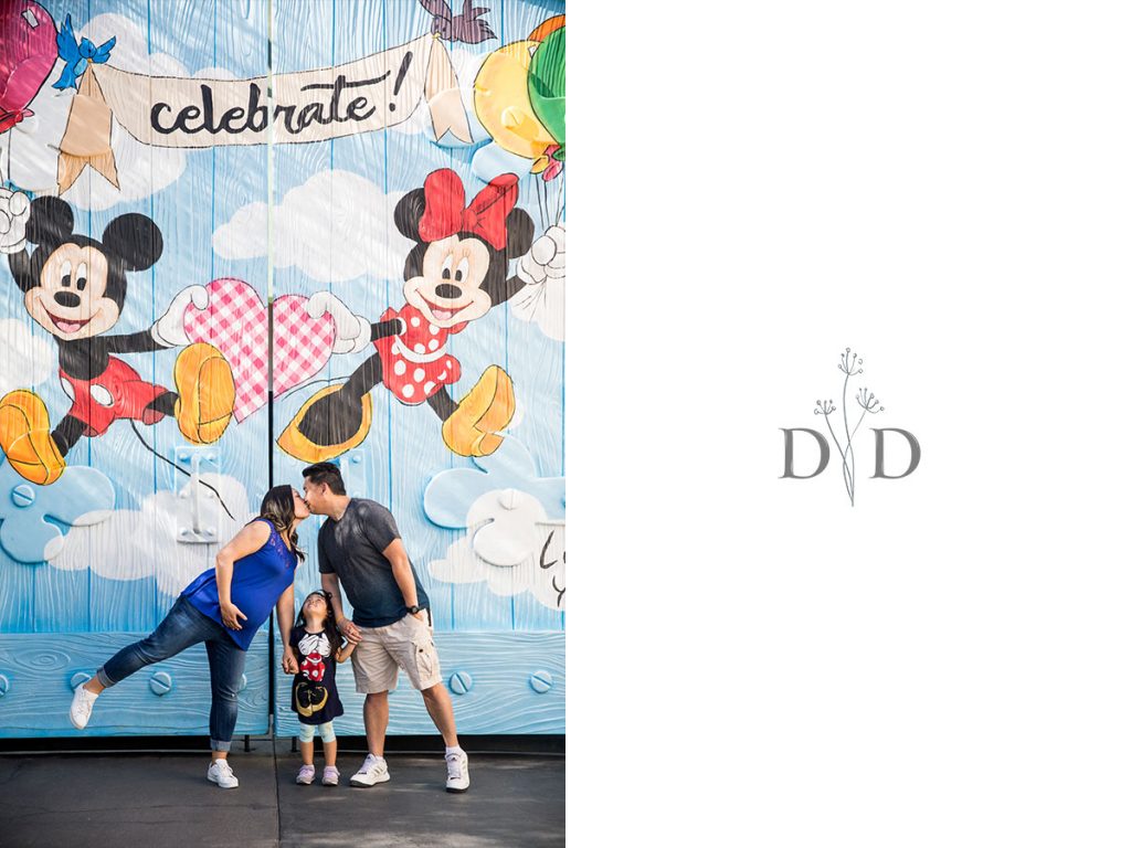 Disneyland Family Photography Toon Town
