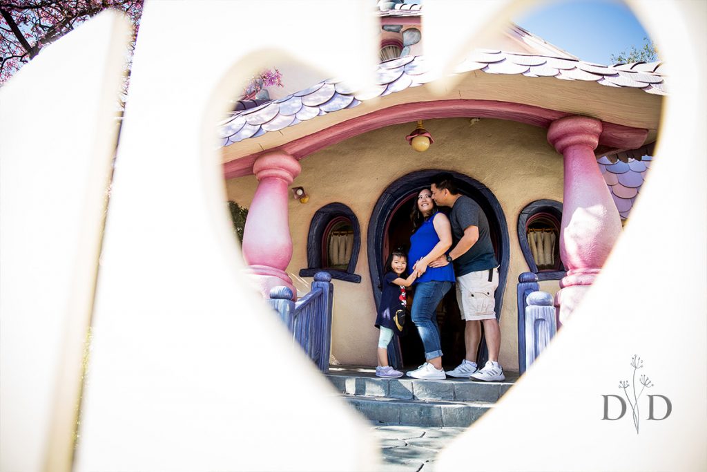 Disneyland Family Photography Toon Town Minnie's House